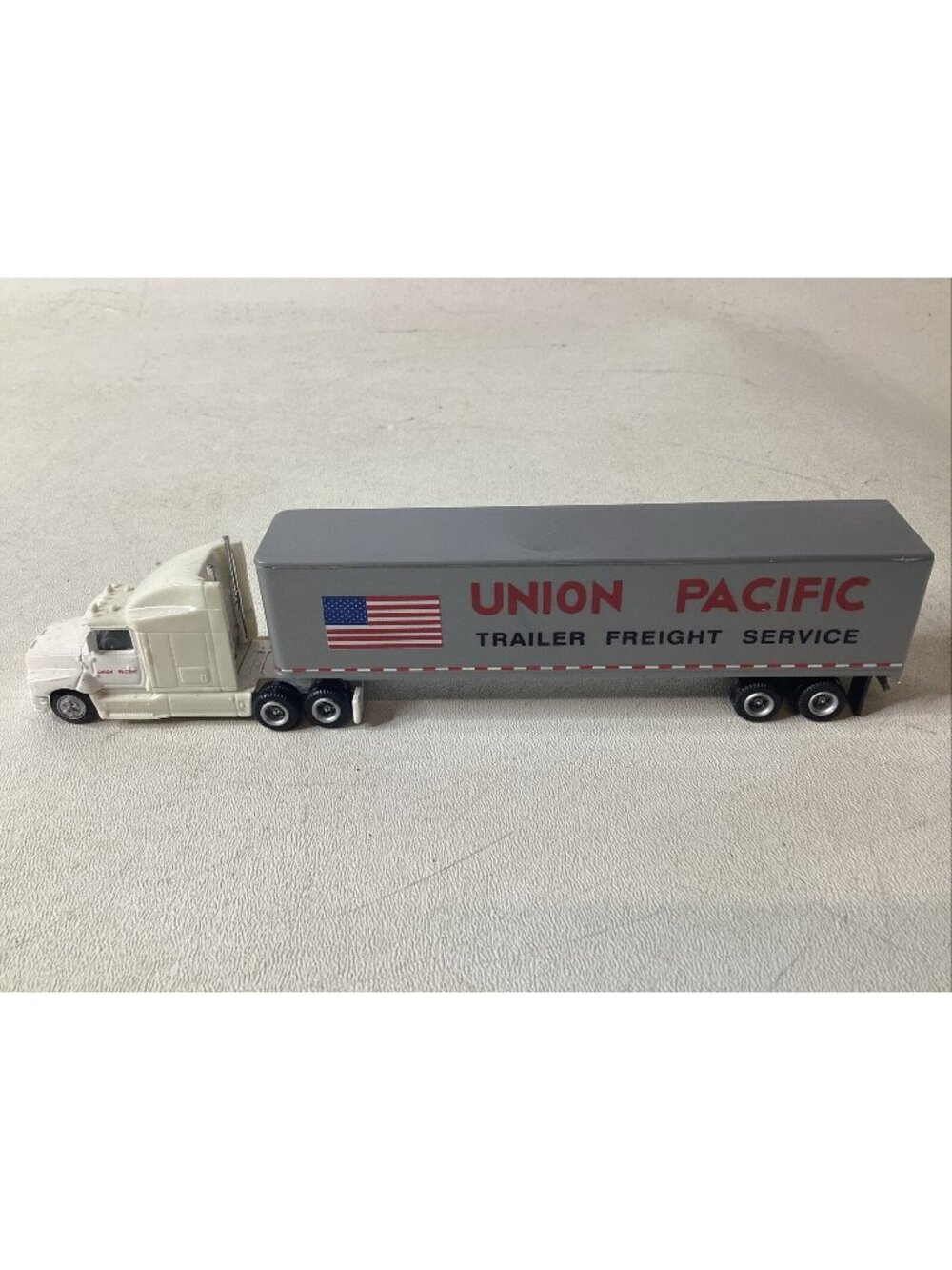 HERPA #6181  Mack CH613 Cab w/45' Box Trailer "Union Pacific TFS" Built-up 1:87
